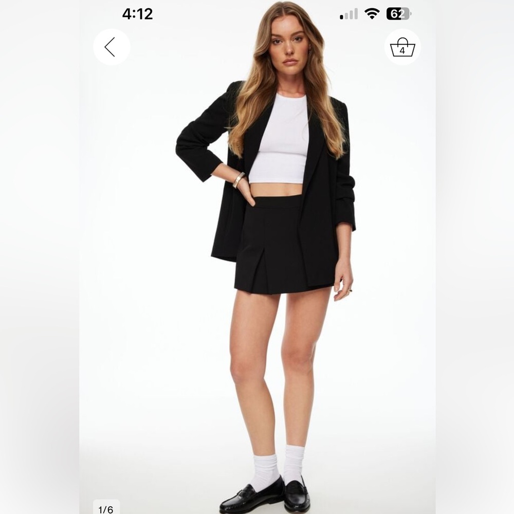 Dynamite black pleated skort